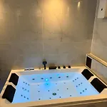Relax - Mit Whirlpool & Sauna דירה מדבאך